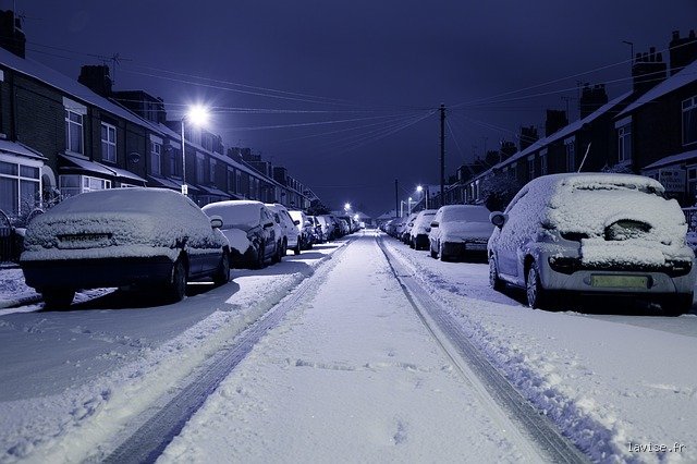 Comment freiner sur la glace en voiture ?