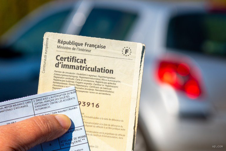 Pourquoi faire 2 cartes grises ?